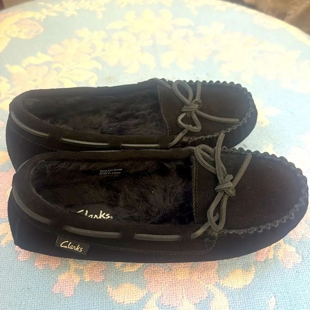 Clarks Black Suede Fur Lined Loafers EUC